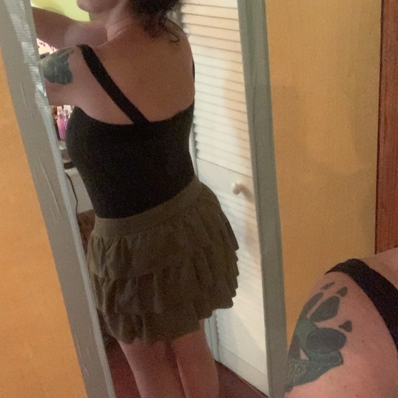 BCBG vintage ruffled velvet mini skirt - Picture 2 of 10